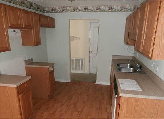 4th image of 2272 Harlan Ave