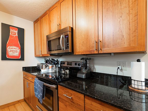 5th image of 1012 W Pine St Unit 121