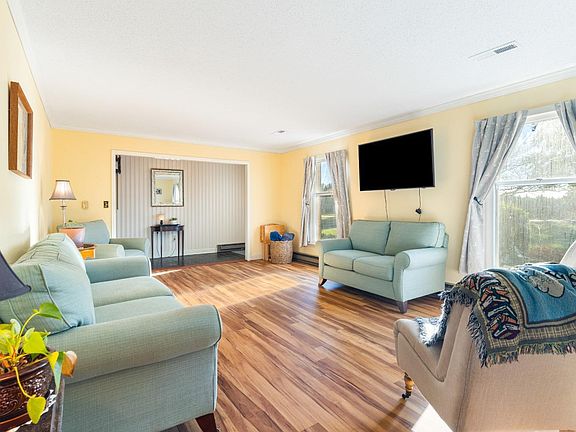 5th image of 1805 Oakwood St