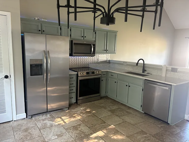 2844 Scoville Ln — Photo 3