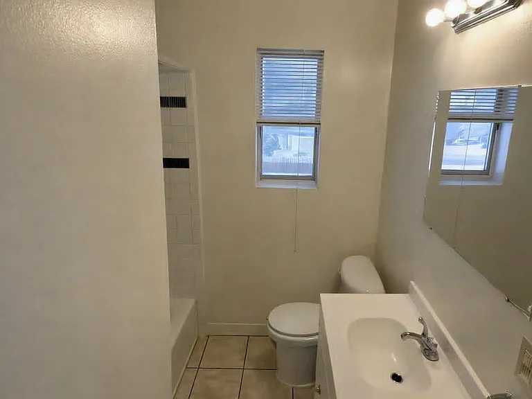 311 Calgary Ave #C — Photo 9
