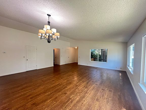 Living Room/Main Entrance