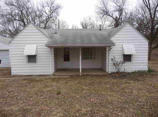 2520 SE Iowa Ave, Topeka, KS 66605