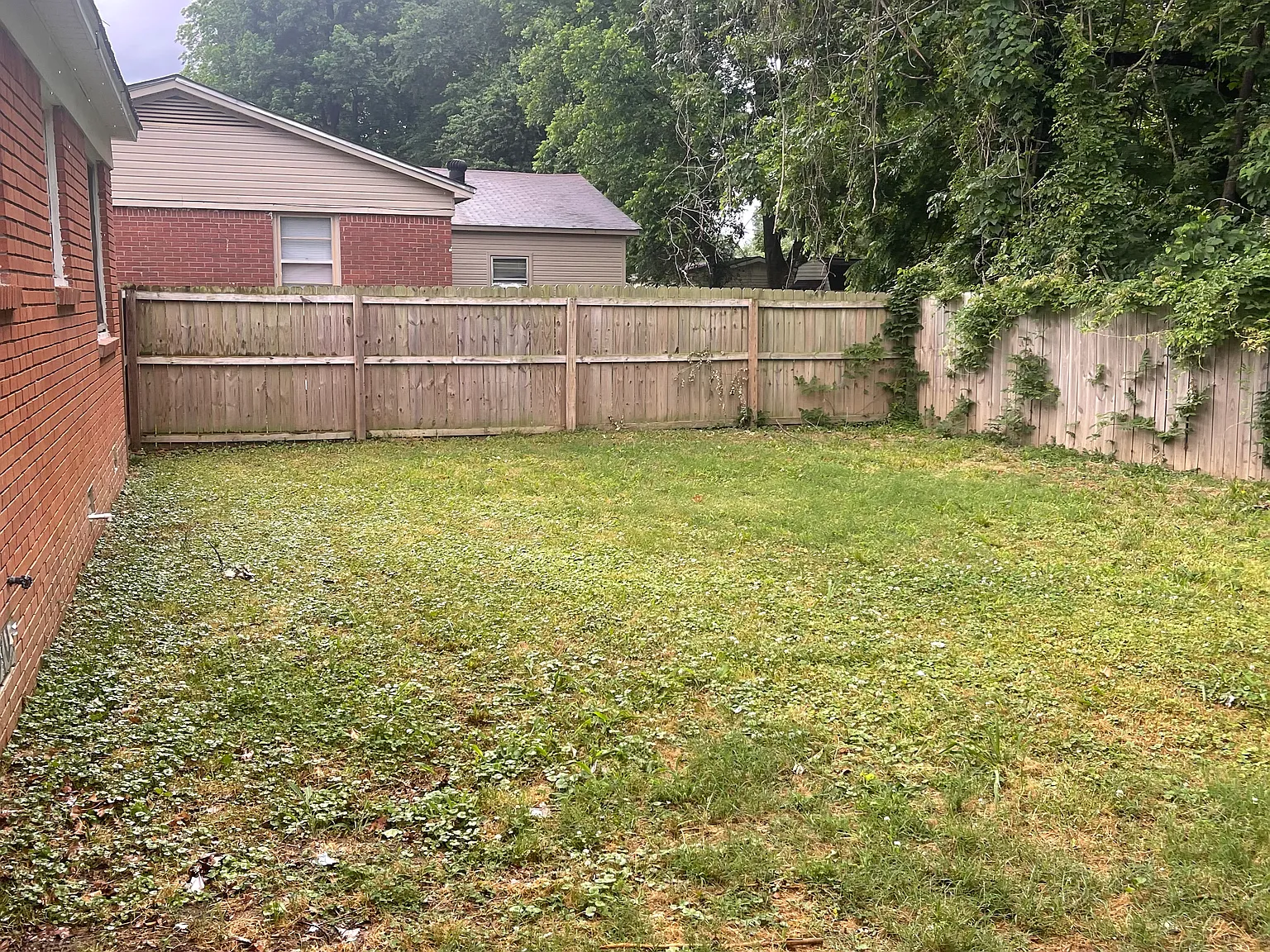 2 bed, 1000 sqft, $1,075 — Photo 2