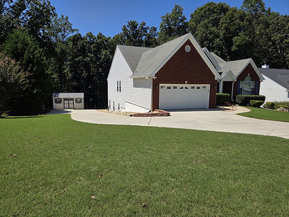 View of side Driveway
