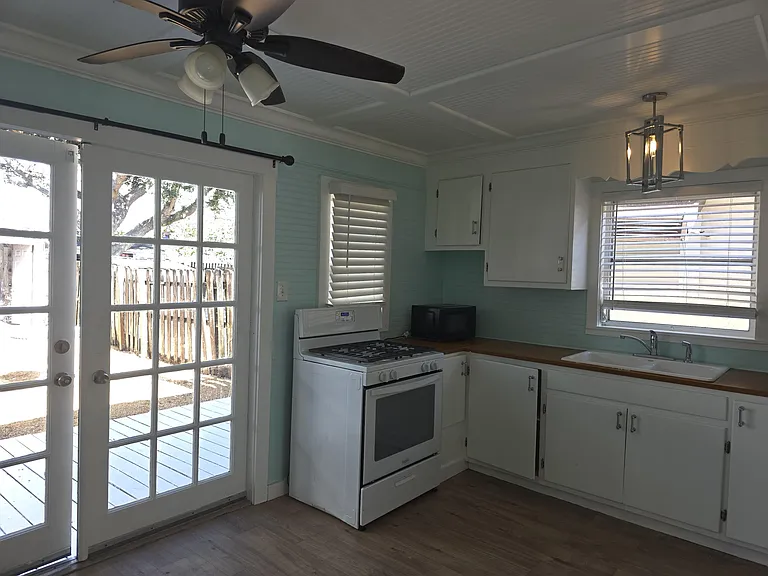 329 S M St — Photo 9