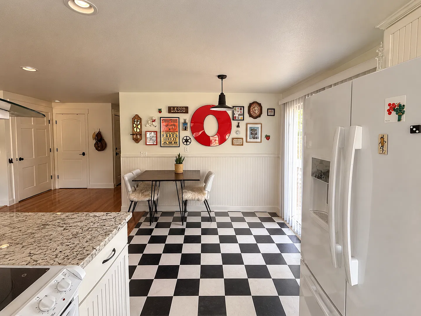 Your Perfect Little Home Awaits!! — Photo 4