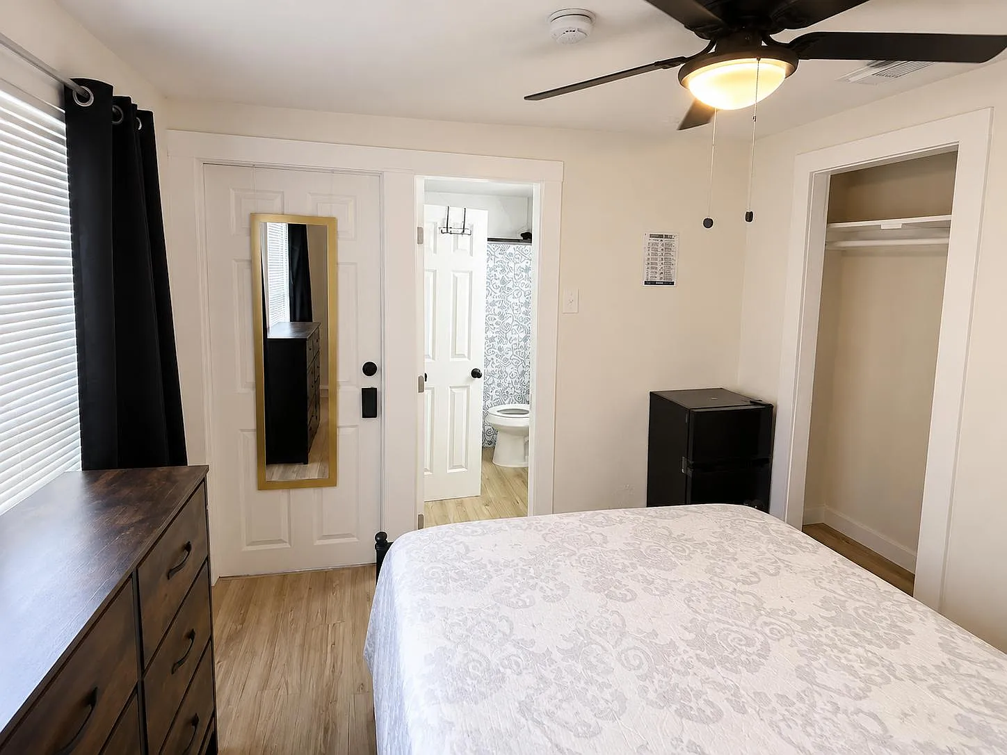 4 bed, 5.0 bath, 1800 sqft, $849 — Photo 2