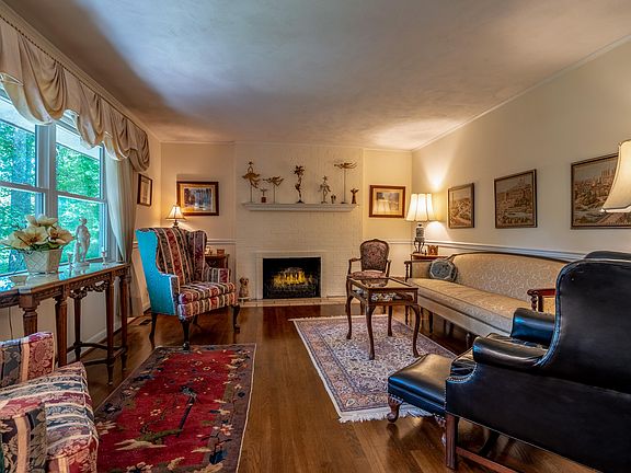 3rd image of 1412 Brentwood Dr #0