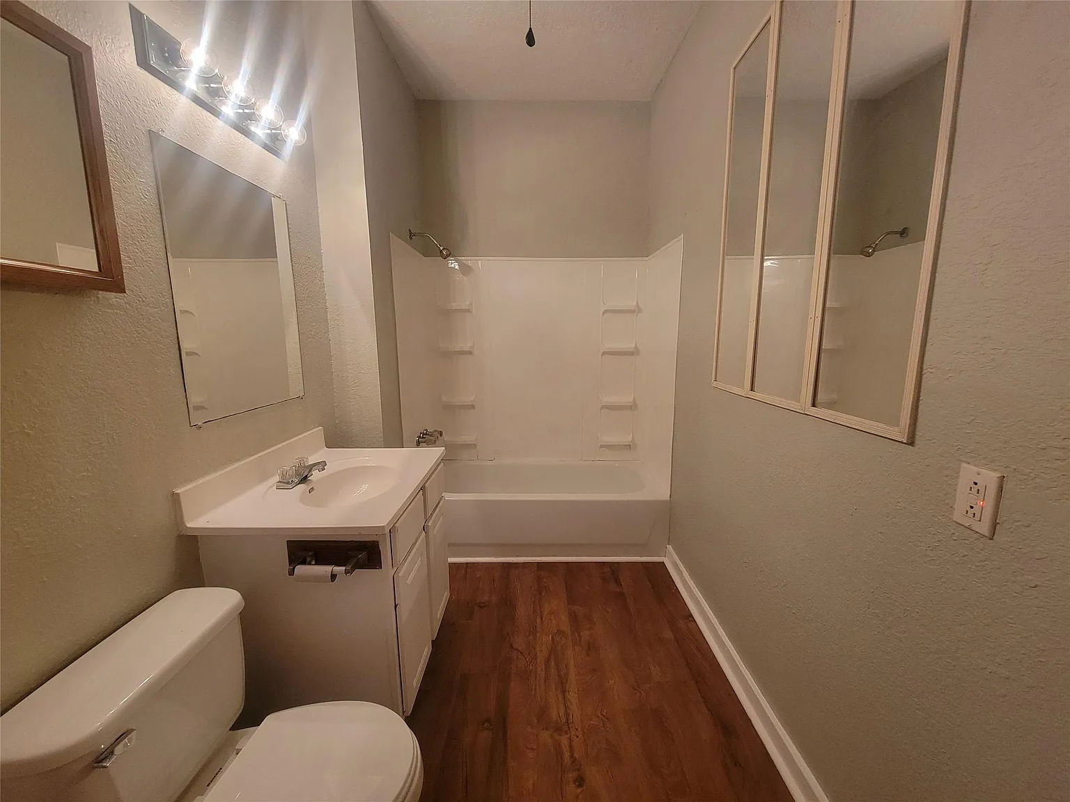 2 bed, 2.0 bath, 1246 sqft, $1,350 — Photo 4