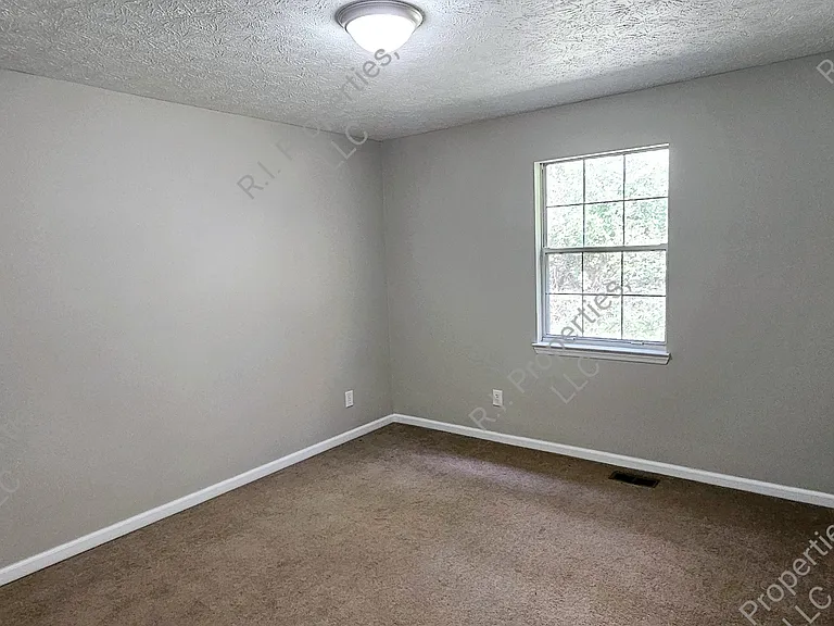 565 Highland Dr #3 — Photo 17