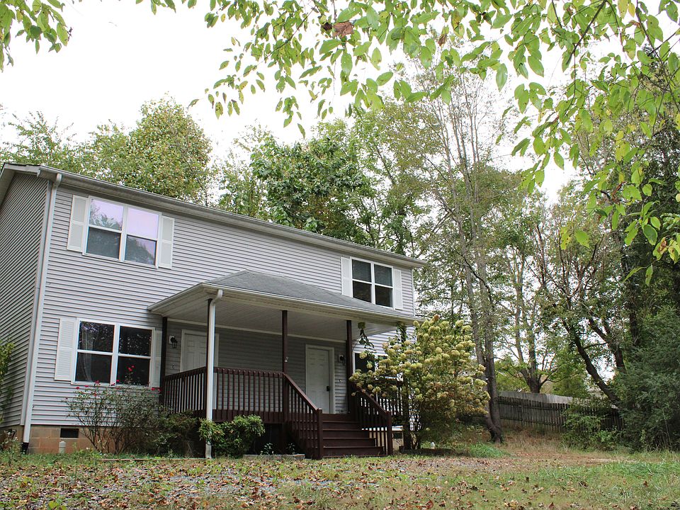 Beautiful 0.5 acre unfenced yard off the main road.