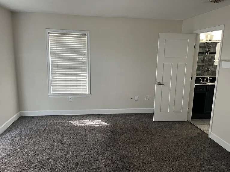 289 SW Erin Gln — Photo 7