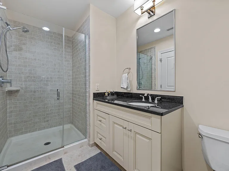 400 W North St #718-A — Photo 21