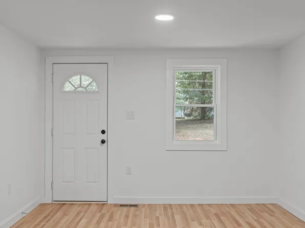 709 W Horne St, Clayton, NC 27520