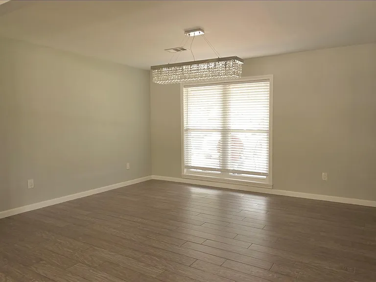 9810 Cliffwood Dr — Photo 6