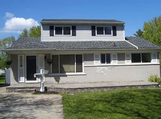 21719 E Ten Mile Rd, Saint Clair Shores, MI