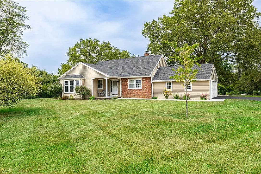18 Aspen Dr photo 1