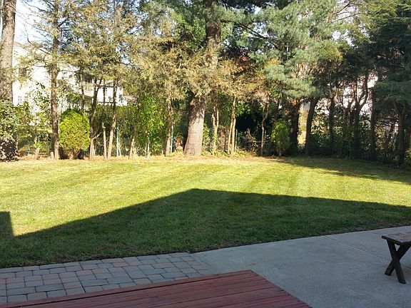 2nd image of 239 Mulberry Pl