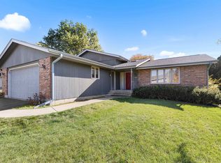 6081 Denwood Dr, Rockford, IL 61114