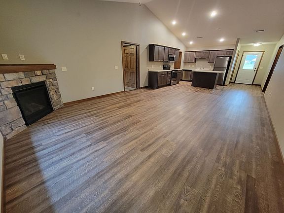 5th image of 2442 Parkview Ln #125