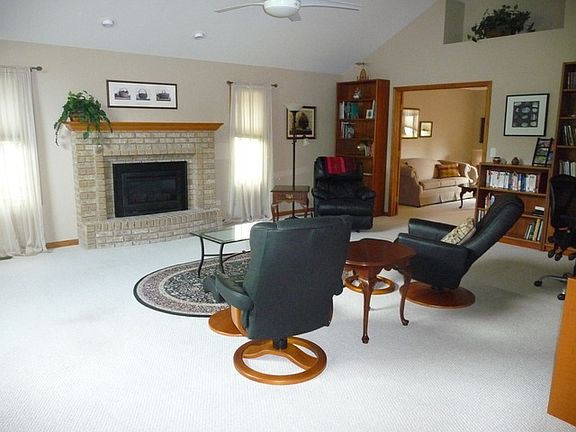 5th image of 10456 Sutton Dale Ln