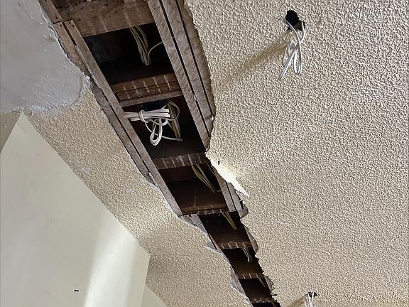 4th image of 4431 Oakland St