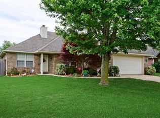 706 Windsor Ln, Bentonville, AR 72712