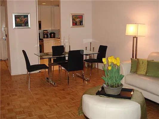 Sold by Macklowe Investment Properties | media 1