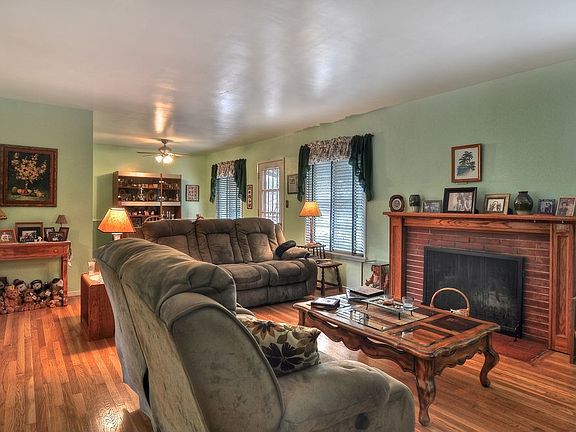 3rd image of 10125 Grayling Ave