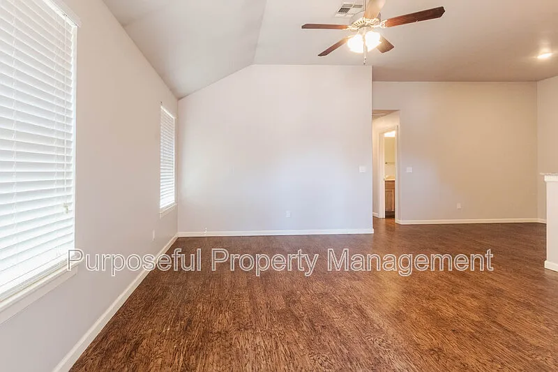 3 bed, 2.0 bath, 1194 sqft, $1,399 — Photo 3