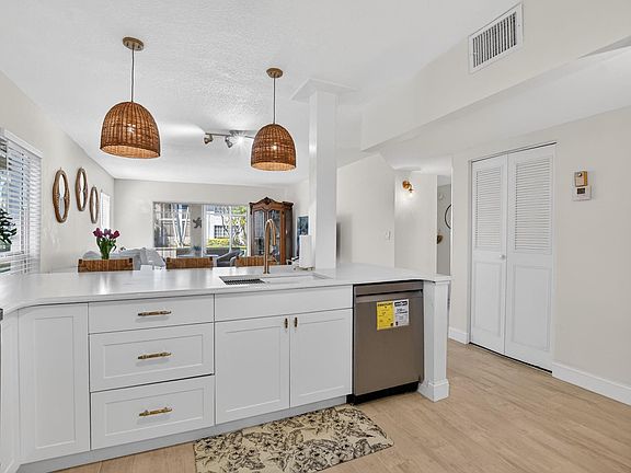 5th image of 250 NE 20th Street #1180