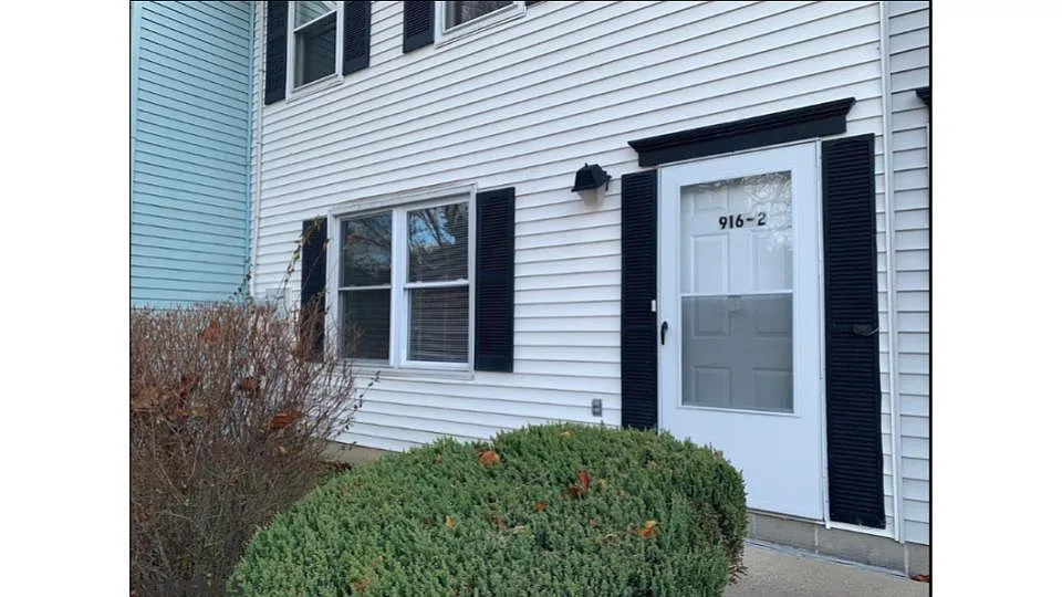 Building Photo - 916-2 Southgate Dr #2