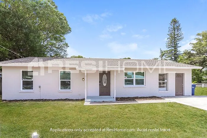 4 bed, 2.0 bath, 1369 sqft, $2,295 — Photo 1