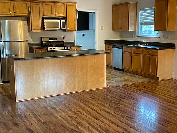 3rd image of 2039 Fairbank Cir