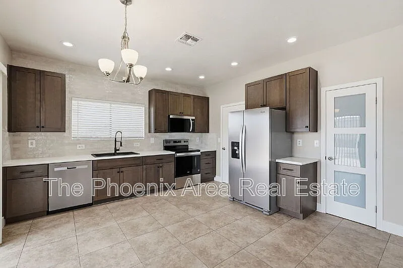 3 bed, 2.5 bath, 1574 sqft, $2,250 — Photo 2
