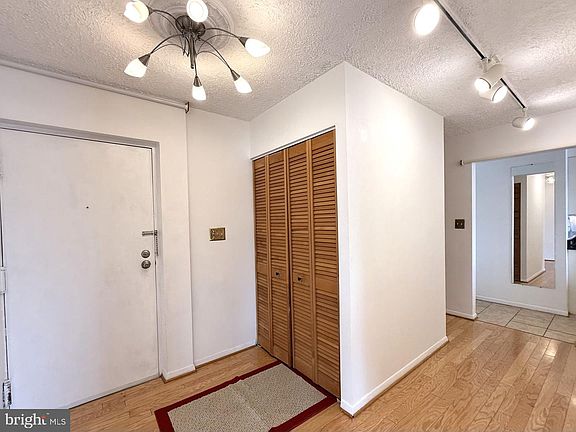 5th image of 532 Riviera Dr APT B