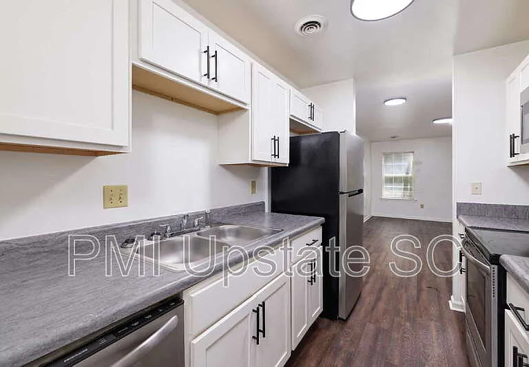 111 Charlestowne Way #B — Photo 5