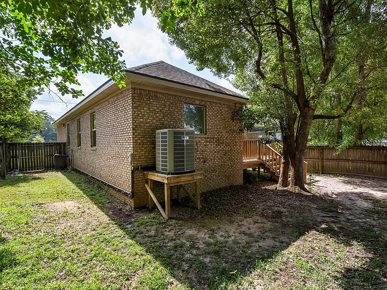 1056 Linlen Ave — Photo 21