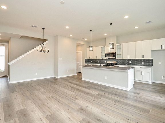5th image of 6708 Parker Grove Ln
