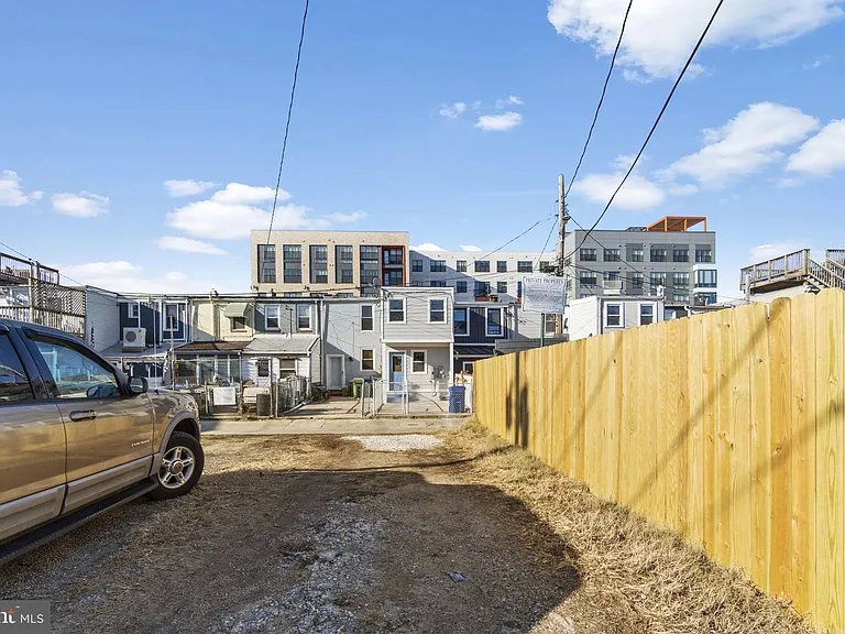 1825 S Hanover St — Photo 20