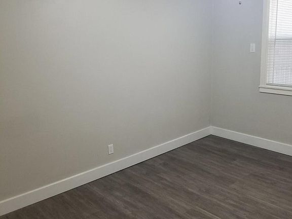 4th image of 224 5th St APT 3