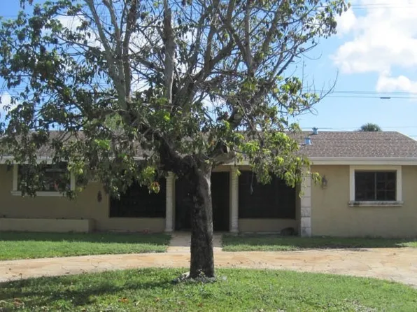 3705 Garden Ln, Hollywood, FL 33023