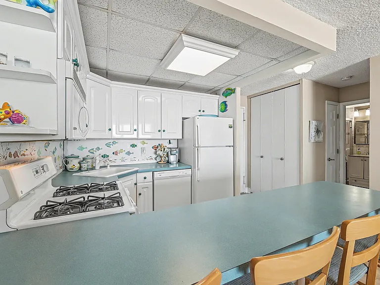 9400 Atlantic Ave #305 — Photo 12