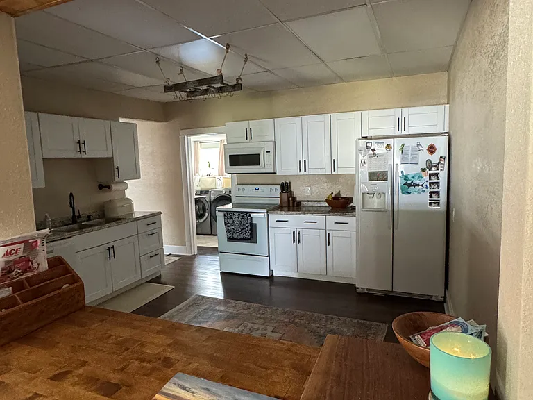 308 Charlotte St — Photo 10