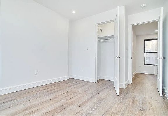 4th image of 219 13th St #20A