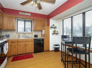 762 SE Claremont Ct, Lees Summit, MO 64063