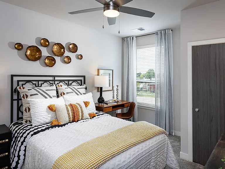 Eastpark Apartments — Photo 14