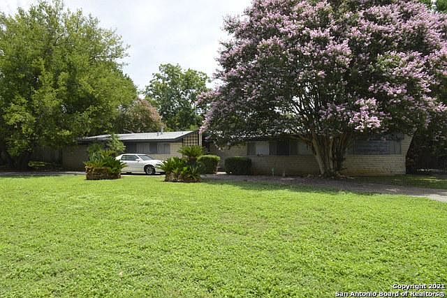 1st image of 200 Tamworth Dr