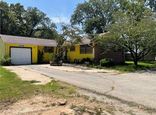 1708 W Walnut St, Rogers, AR 72756